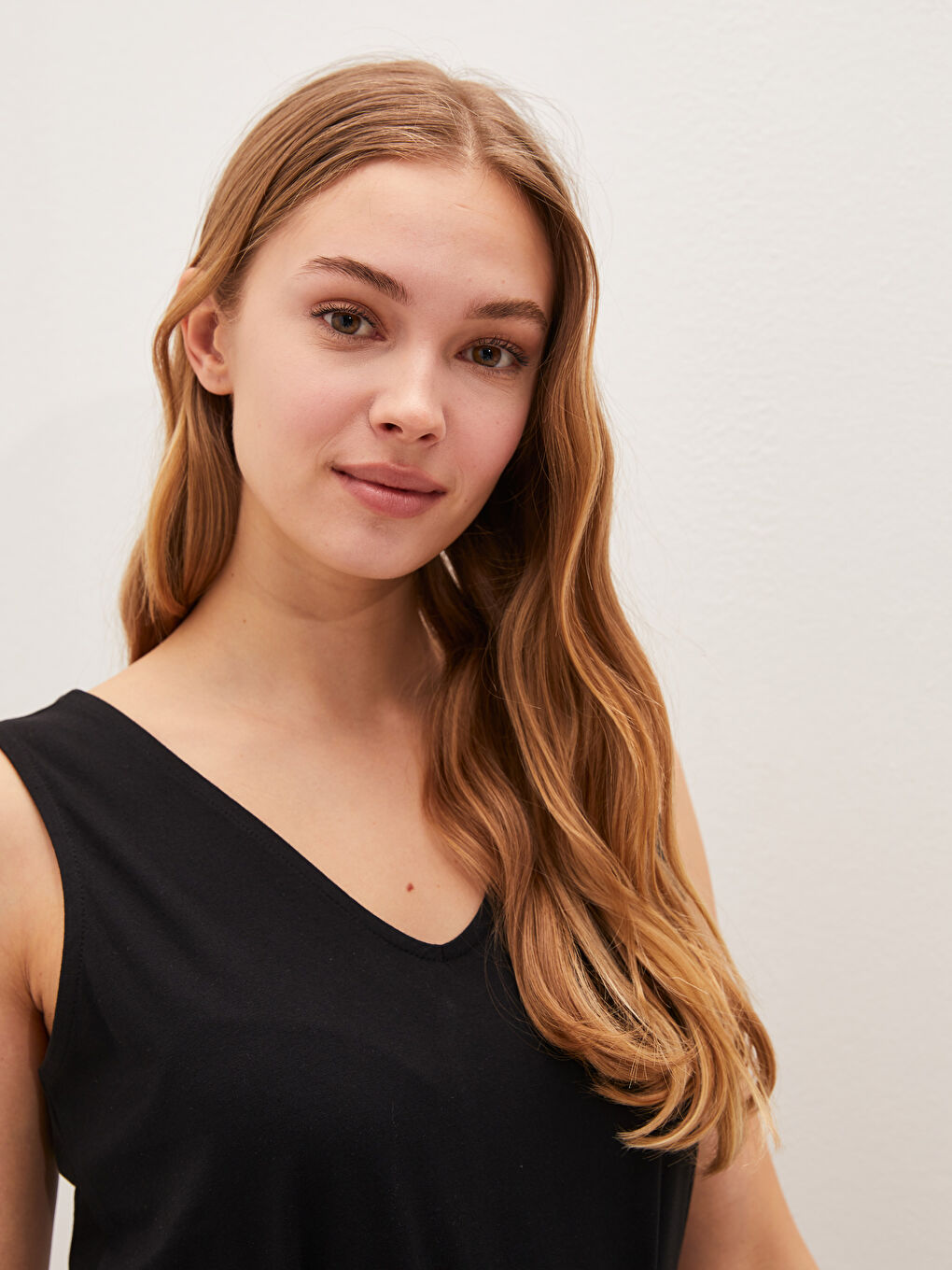 Siyah V Yaka Düz Beli Kuşaklı Kadın Tulum-5