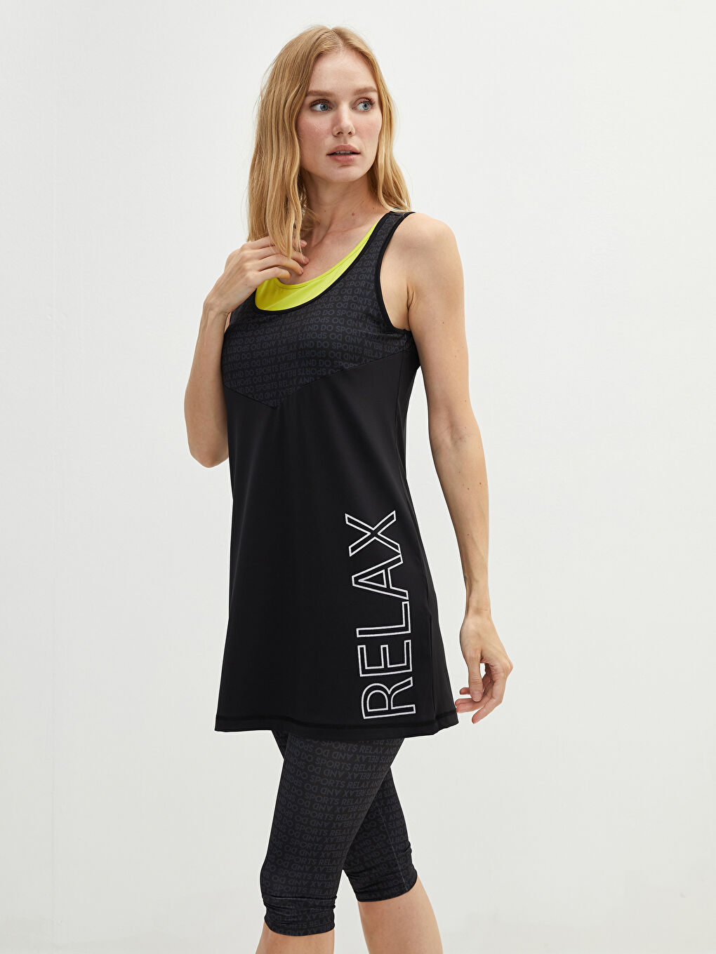 Siyah U Yaka Baskılı Kadın Tesettür Mayo Takımı