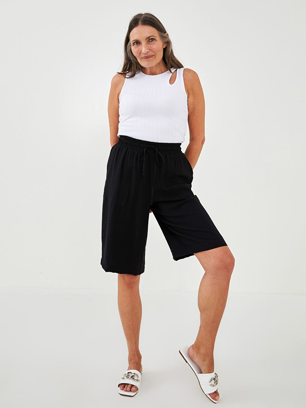 Women's Straight Bermuda Shorts With Elastic Waist-2