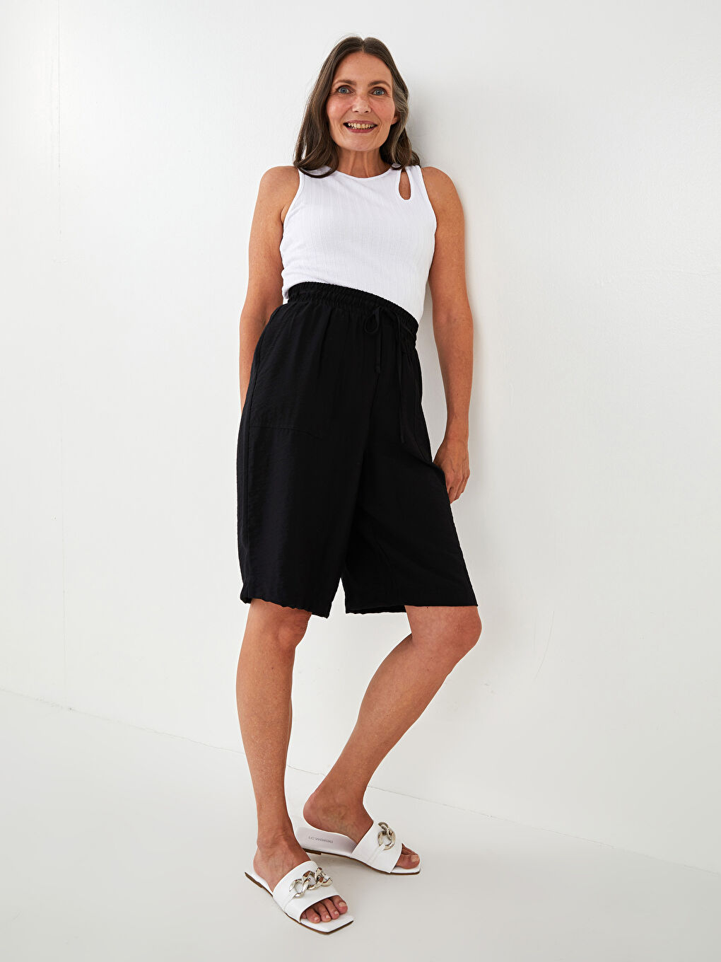 Women's Straight Bermuda Shorts With Elastic Waist-1