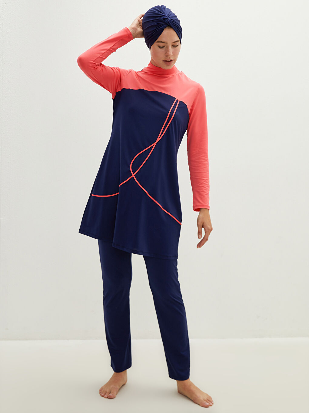 طقم سباحة نسائي بحجاب برقبة نصف عالية وأكمام طويلة بلوك الألوان