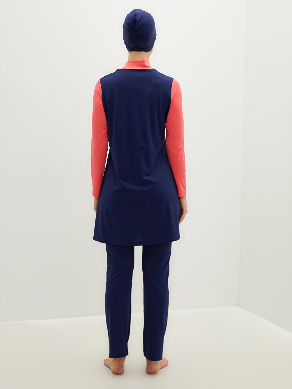 طقم سباحة نسائي بحجاب برقبة نصف عالية وأكمام طويلة بلوك الألوان-4