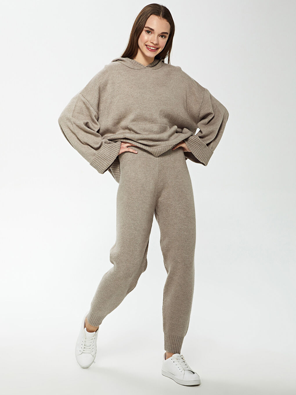 Bej Beli Lastikli Bilek Boy Kadın Triko Pantolon