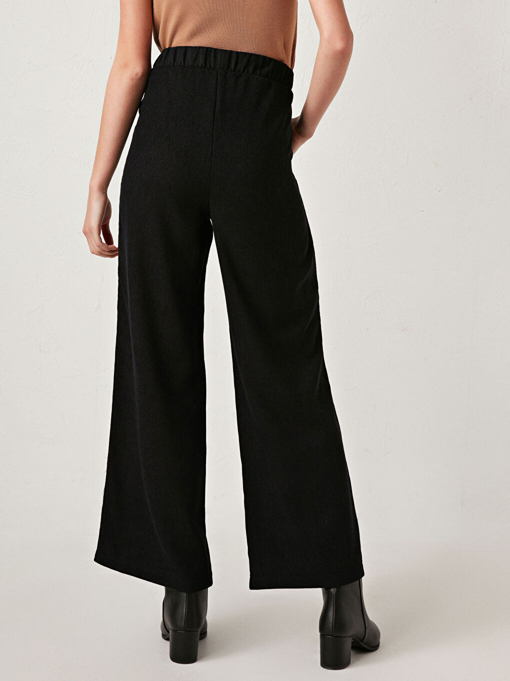 LCW Grace Siyah Beli Lastikli Bol Fit Kadife Kadın Pantolon - 4