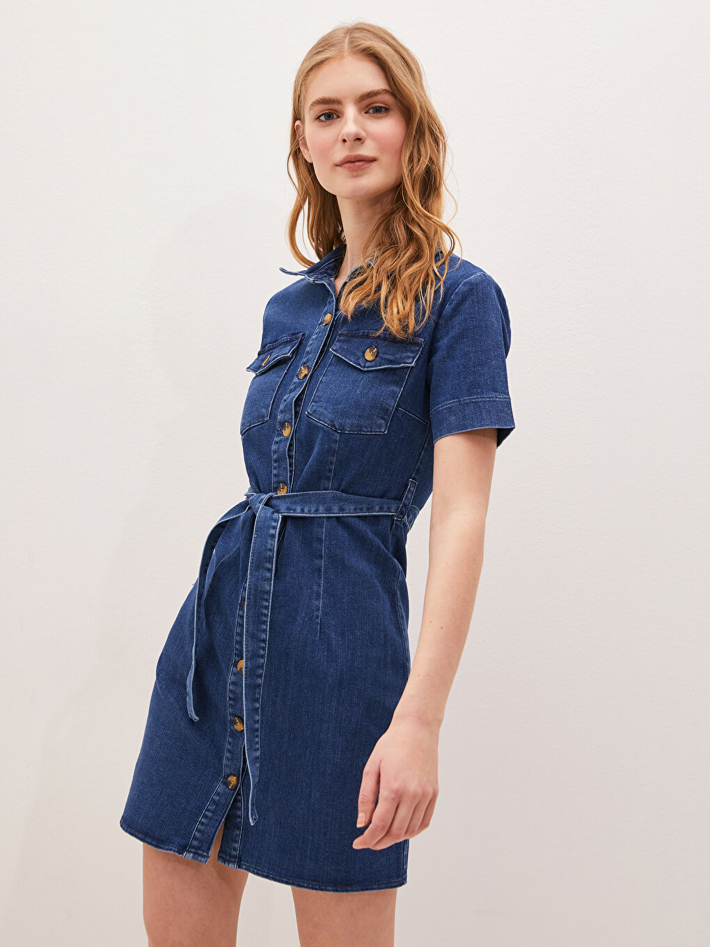 Джинсовое платье с отложным воротником, поясом на талии и карманами для женщин Rodeo-2