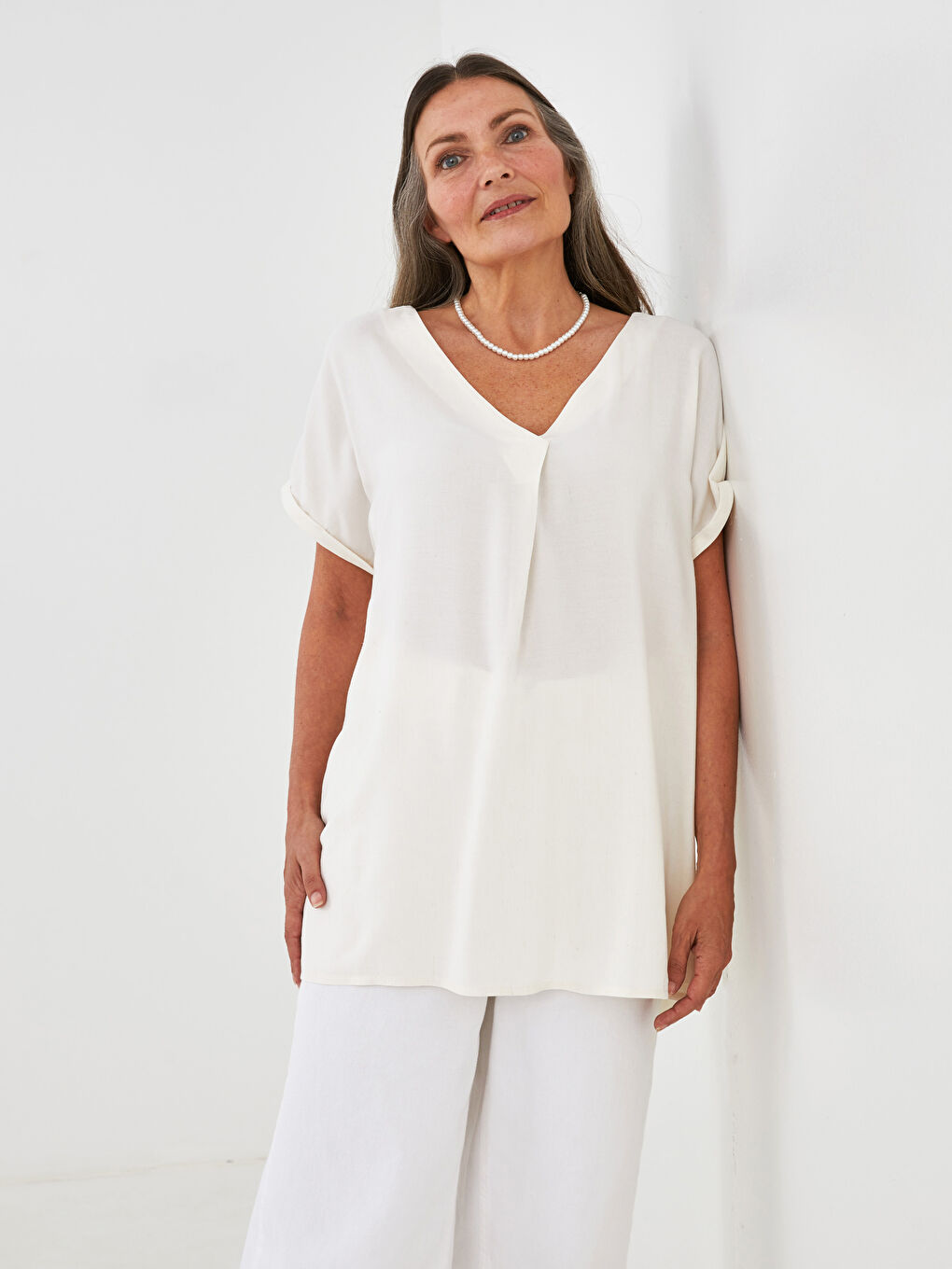 Bej V Yaka Düz Kısa Kol Kadın Bluz-1