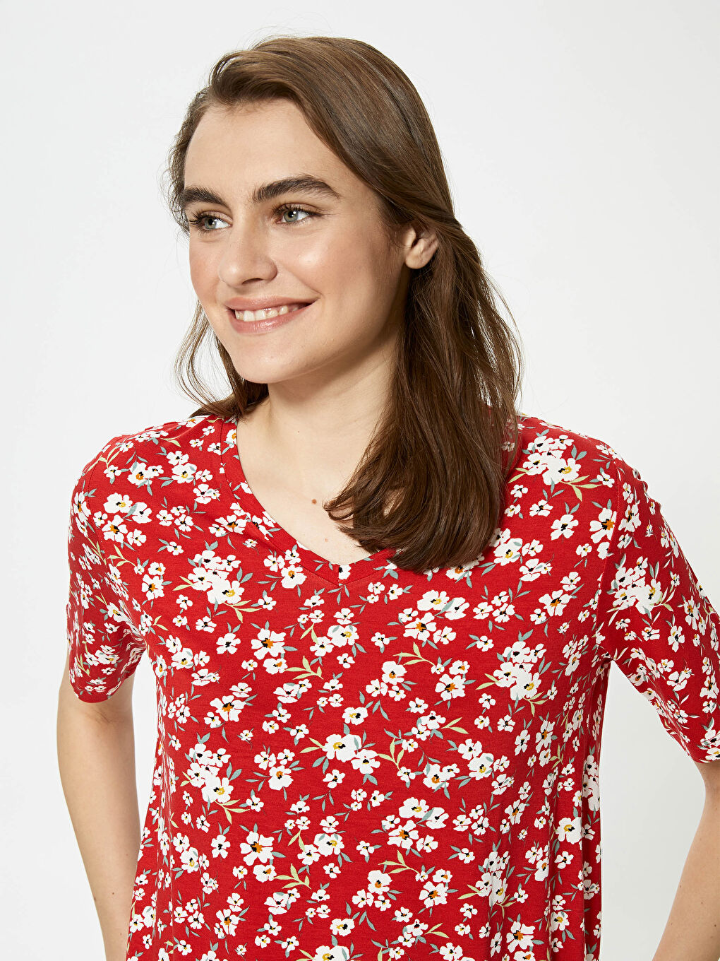 T-shirt Femme à Manches Courtes en Viscose avec Imprimé Floral et Encolure en V-2