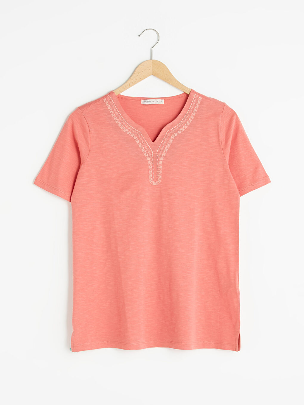 بلوزة نسائية قطنية بأكمام قصيرة مطرزة وفتحة رقبة على شكل حرف V-5