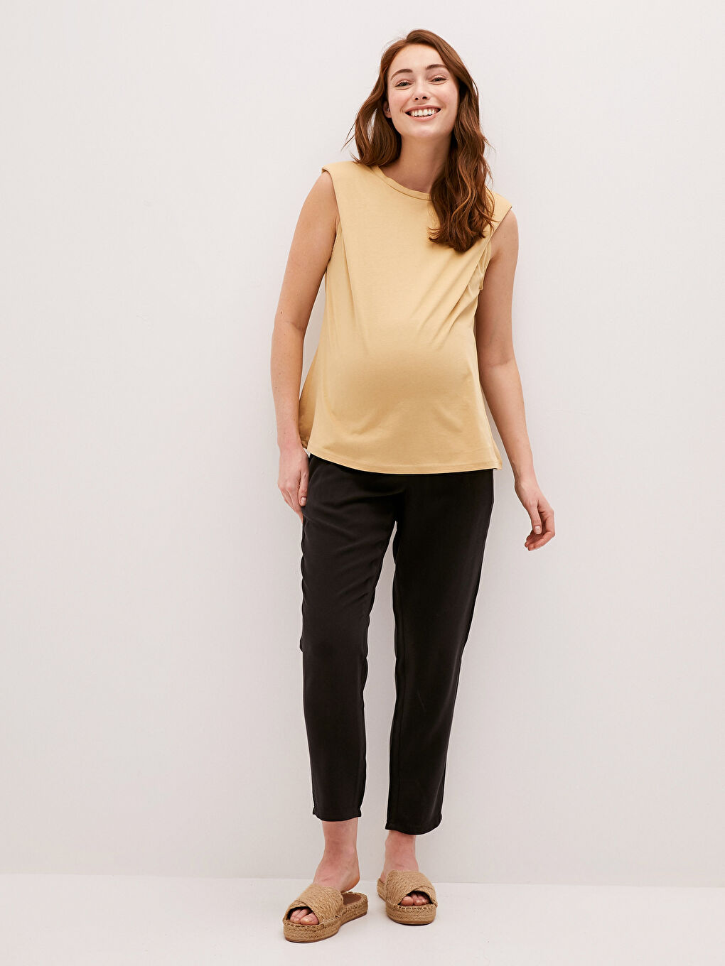 Belly Paneled Pocket Detailed Maternity Pants-1
