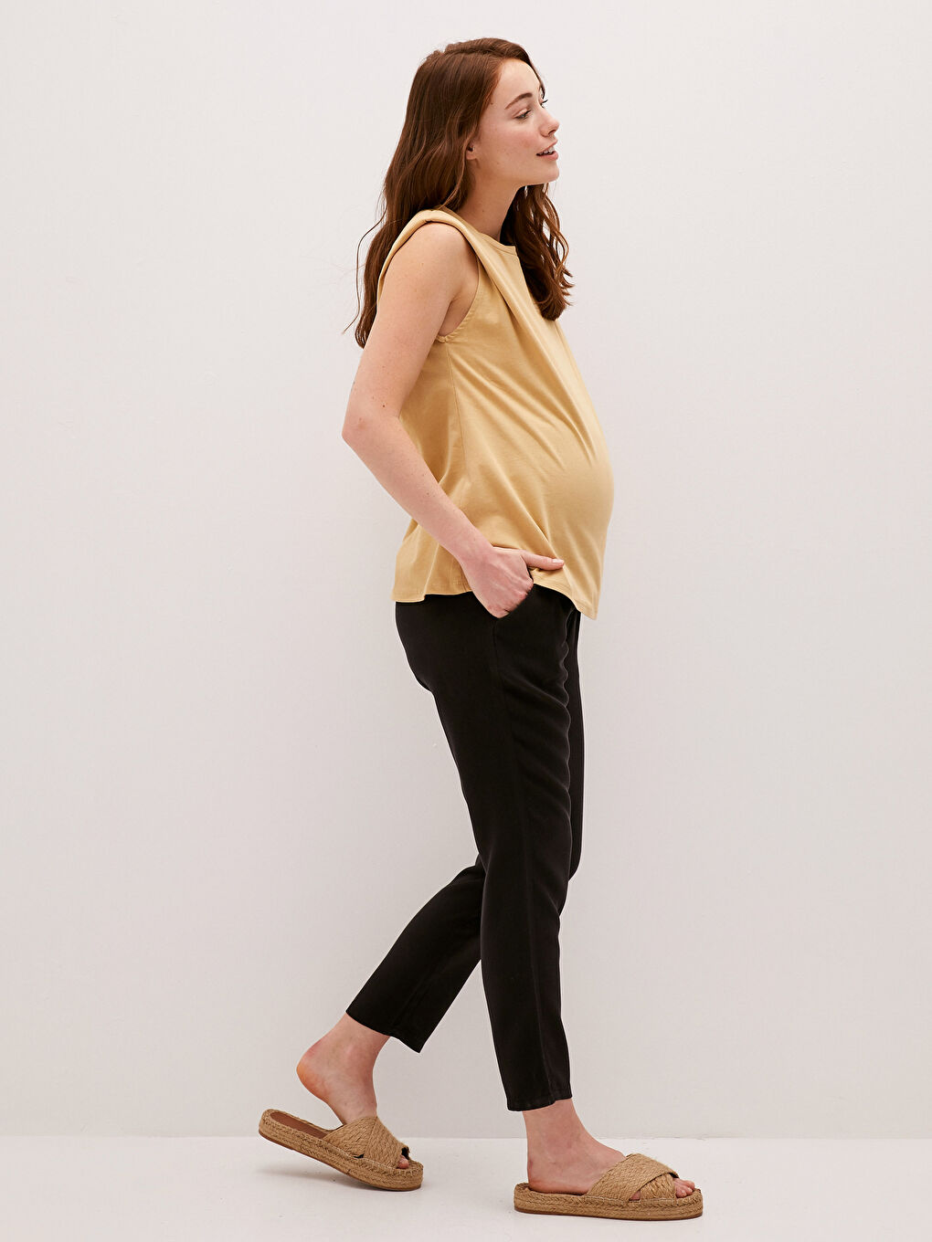Belly Paneled Pocket Detailed Maternity Pants-2