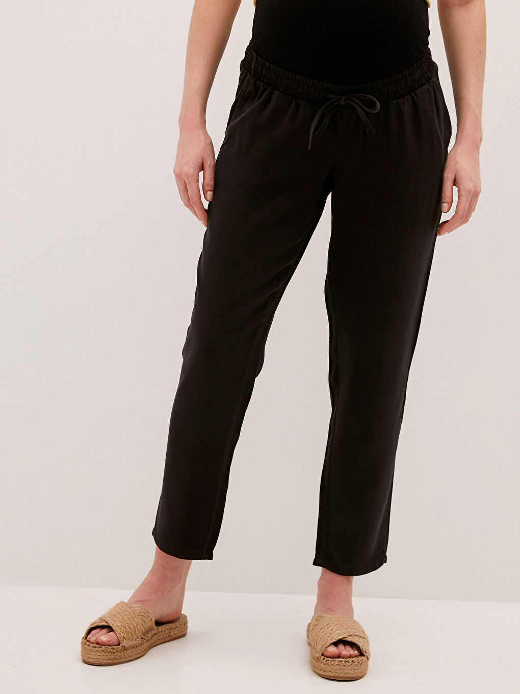 Belly Paneled Pocket Detailed Maternity Pants-3