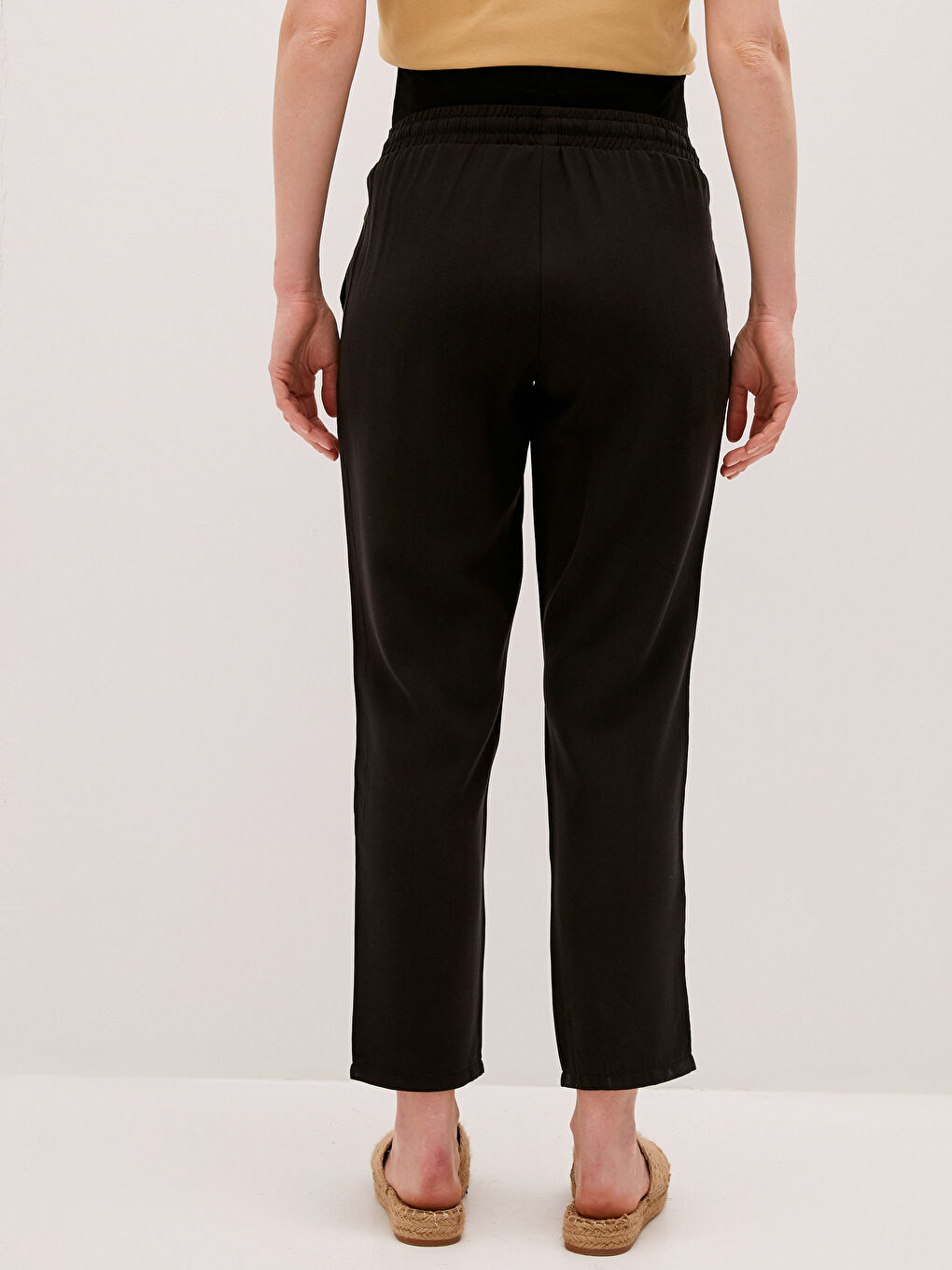 Belly Paneled Pocket Detailed Maternity Pants-4