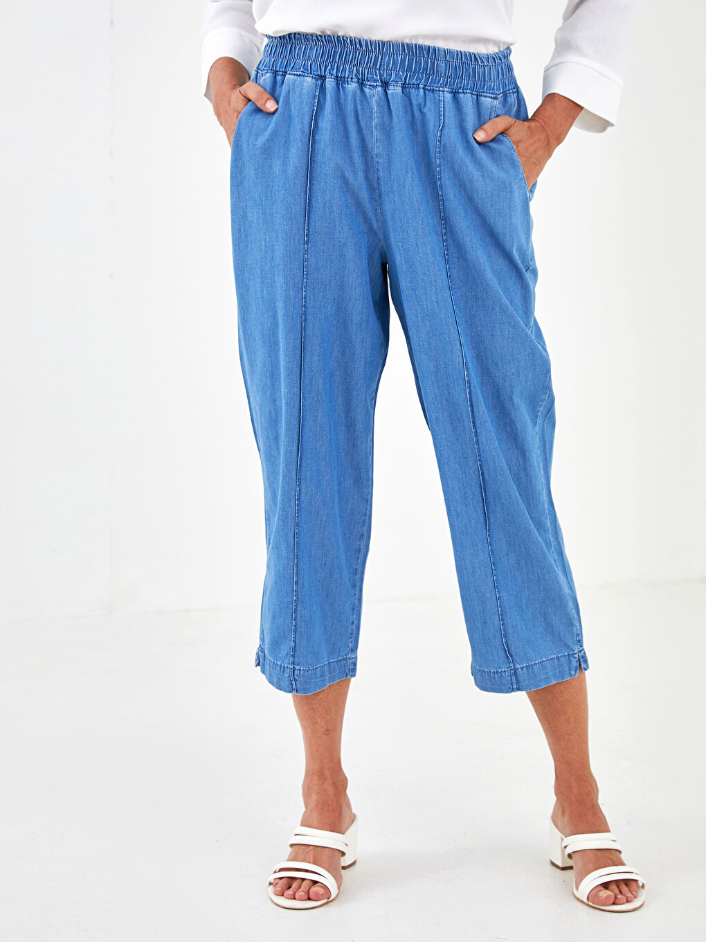 بنطلون جينز قصير روديو حريمي بتفاصيل جيب وخصر مطاطي وقصة مستقيمة-3