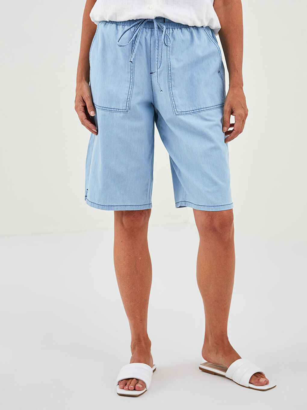 Women's Jean Shorts With Elastic Waist Comfortable Fit Pocket Detailed-3