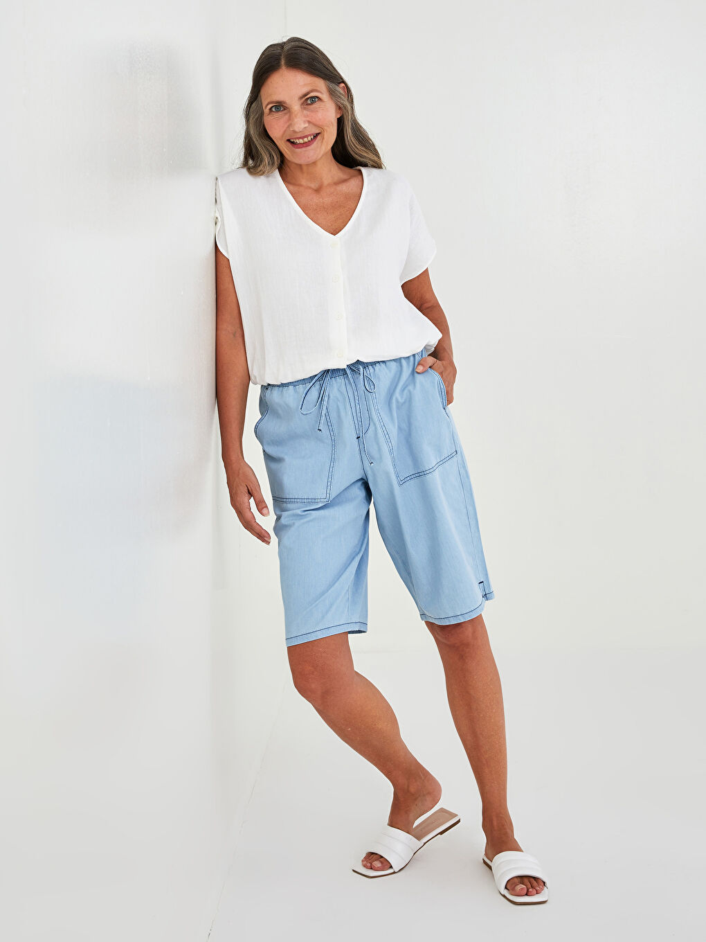 Women's Jean Shorts With Elastic Waist Comfortable Fit Pocket Detailed-1