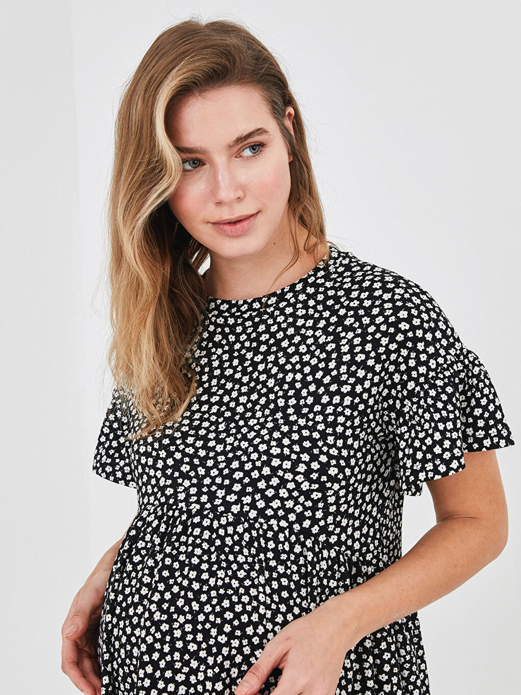 Siyah Bisiklet Yaka Çiçek Baskılı Kısa Kollu Krinkle Kumaş Hamile Elbise-3