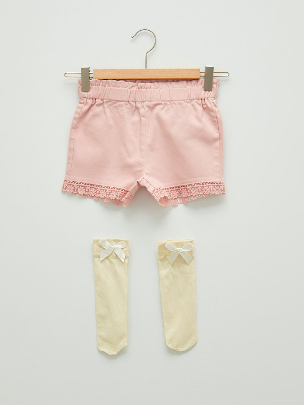 Pembe Beli Lastikli Kız Bebek Şort ve Dizaltı Çorap 2'li Takım