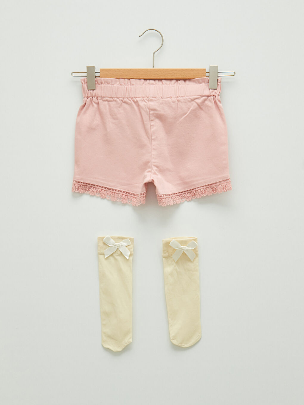 Pembe Beli Lastikli Kız Bebek Şort ve Dizaltı Çorap 2'li Takım-1