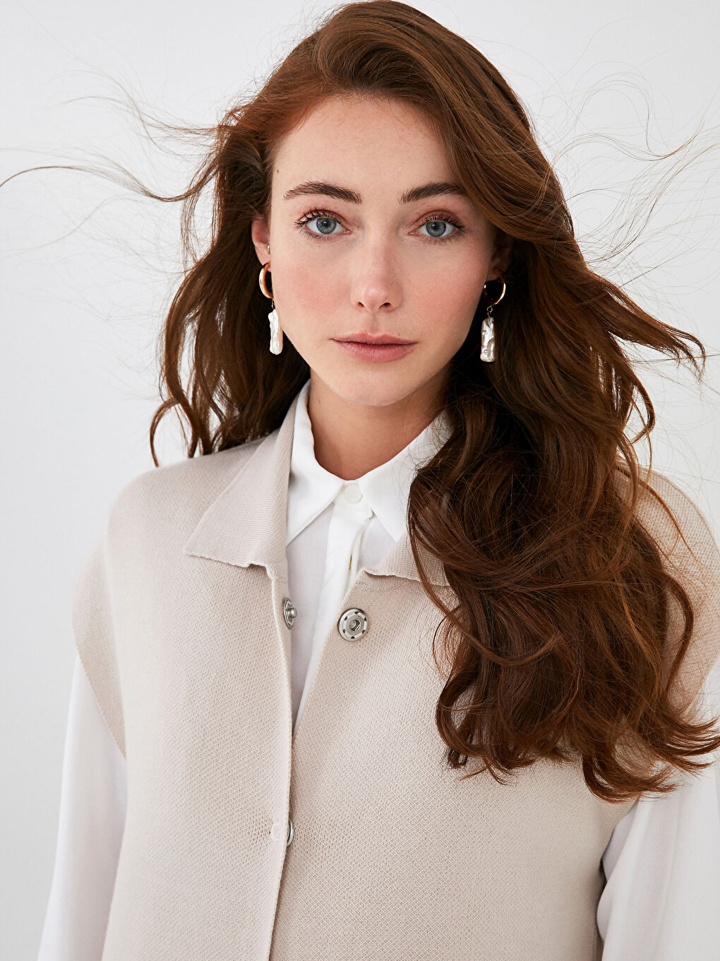 Gri Gömlek Yaka Cep Detaylı Yırtmaçlı Kadın Yelek-2