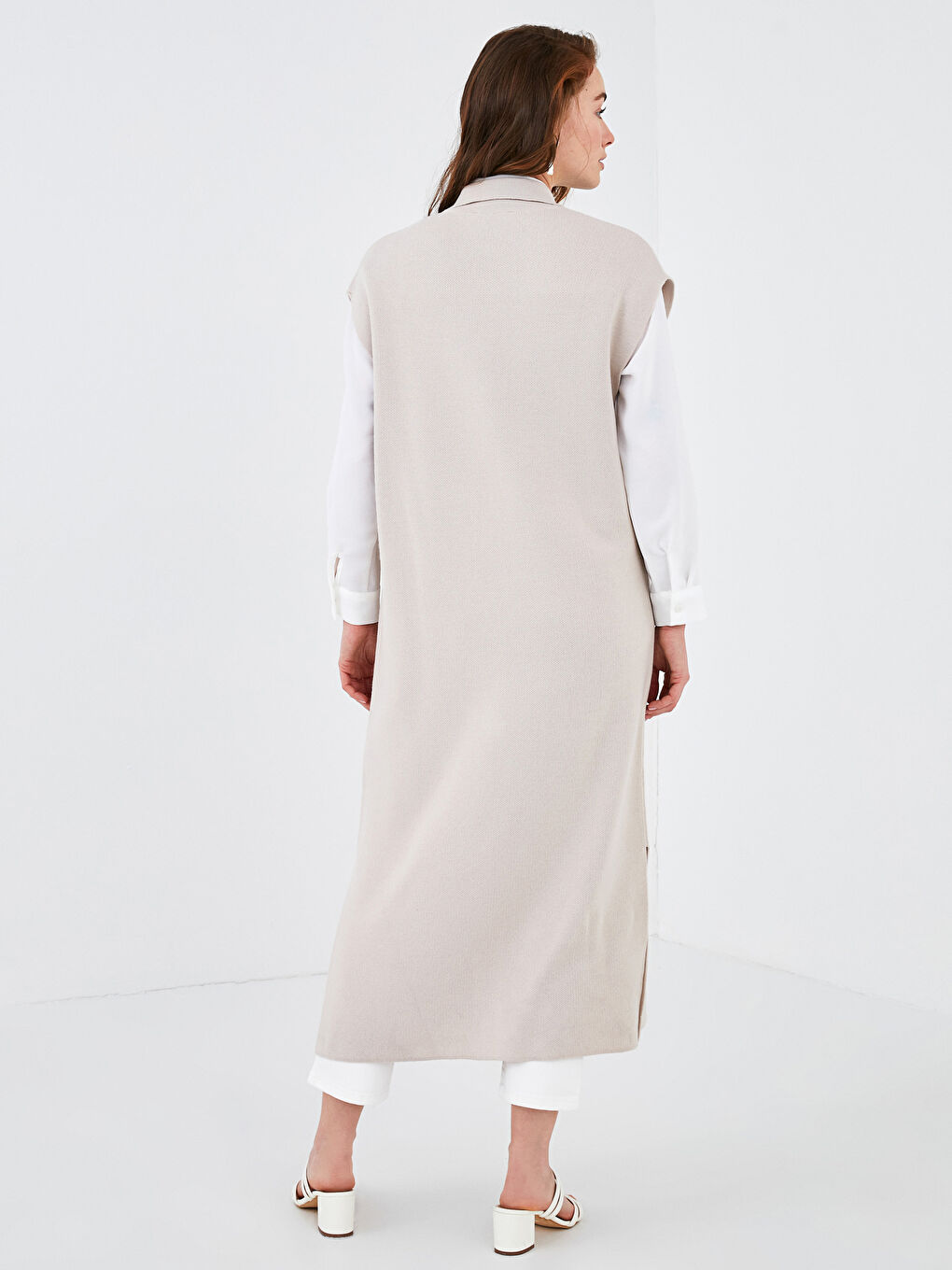 Gri Gömlek Yaka Cep Detaylı Yırtmaçlı Kadın Yelek-3