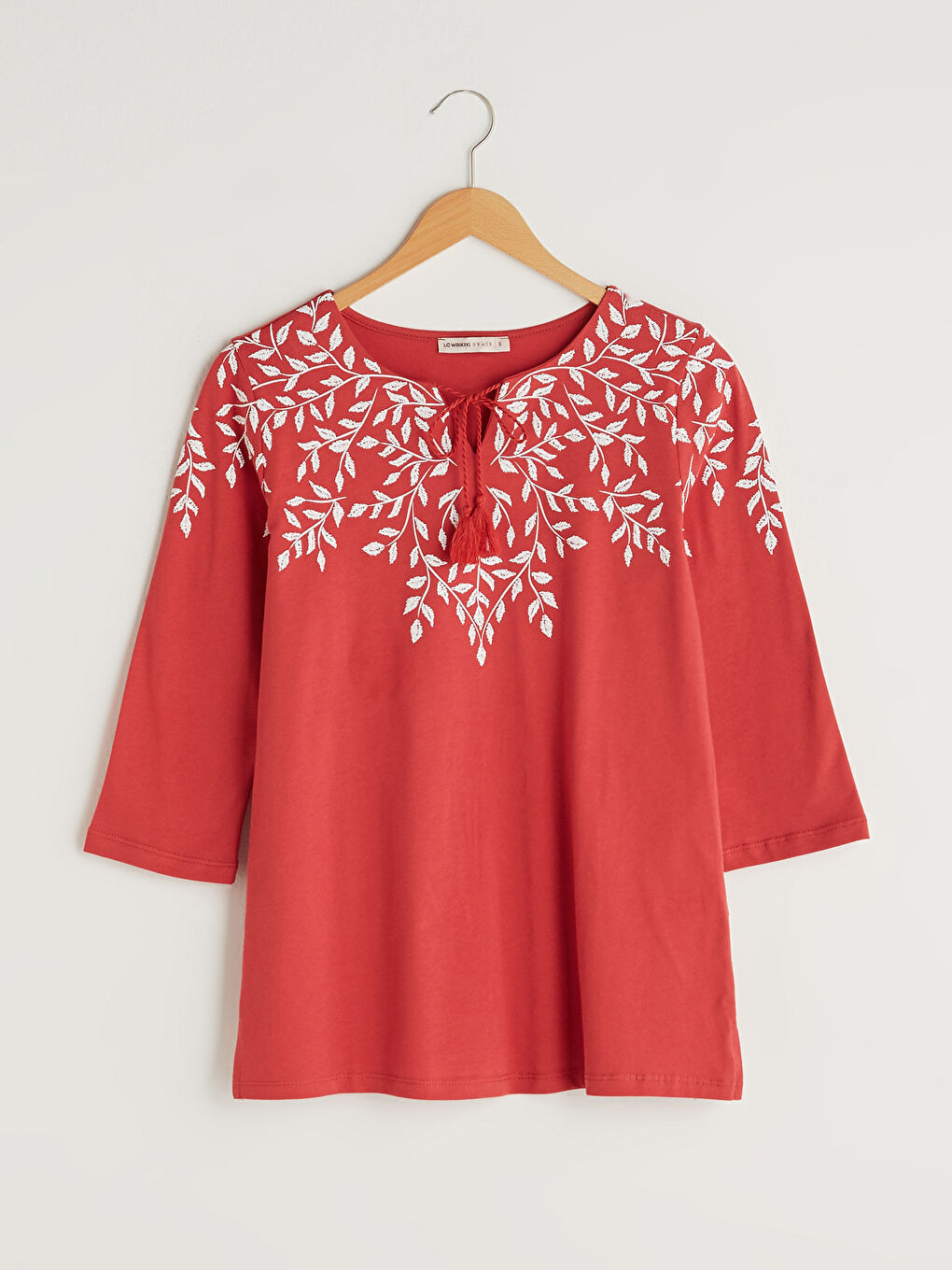 Kırmızı Bağlamalı Yaka Nakışlı Kadın Bluz-5