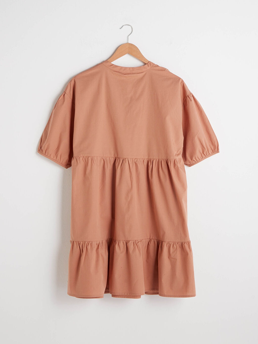 Kahverengi V Yaka Fırfır Detaylı Kısa Kollu Poplin Kadın Elbise-8