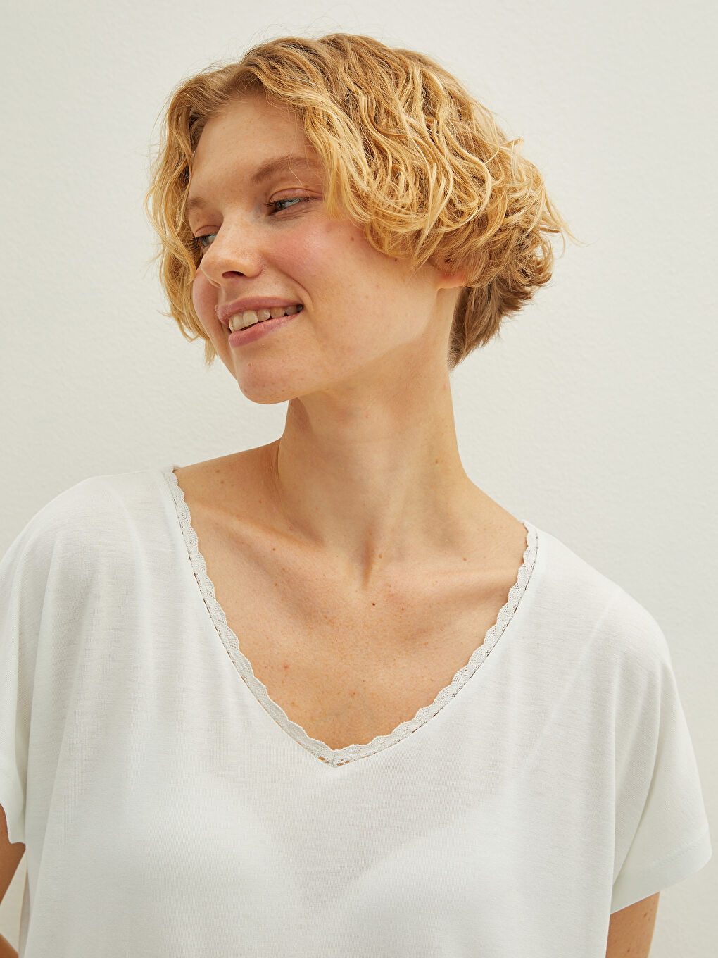 Pembe V Yaka Baskılı Kısa Kollu Viskon Kadın Şortlu Pijama Takımı-2