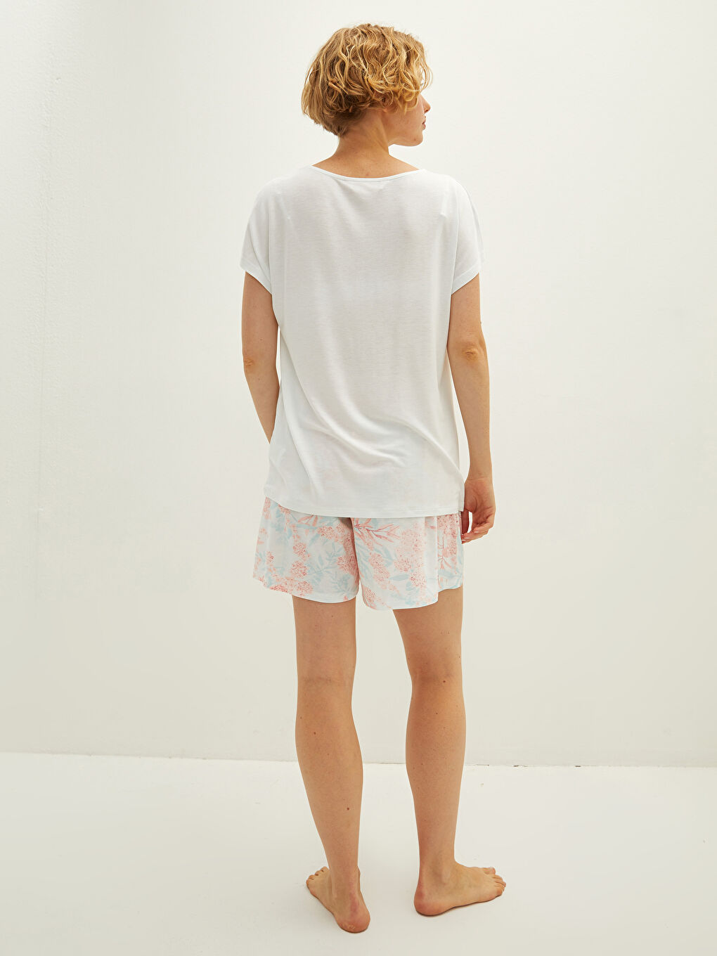 Pembe V Yaka Baskılı Kısa Kollu Viskon Kadın Şortlu Pijama Takımı-4