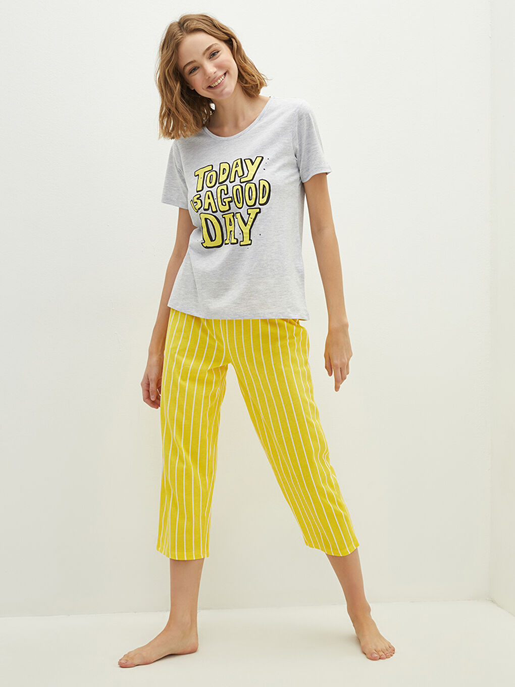 LCW DREAM Sari Bisiklet Yaka Slogan Baskılı Kısa Kollu Kadın Kaprili Pijama Takımı - 2