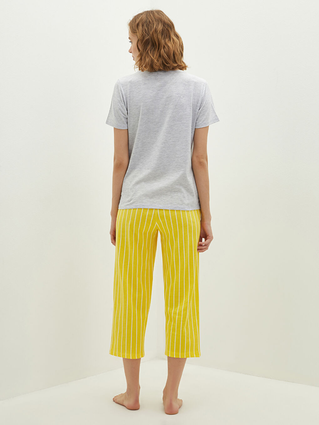 LCW DREAM Sari Bisiklet Yaka Slogan Baskılı Kısa Kollu Kadın Kaprili Pijama Takımı - 5