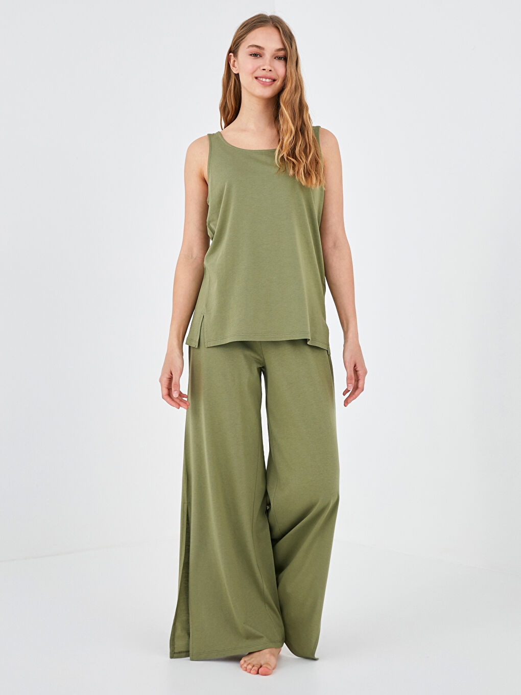 LCW DREAM Ensemble de Pyjama Femme À Fines Bretelles et Encolure en U -S1GD44Z8-GUY