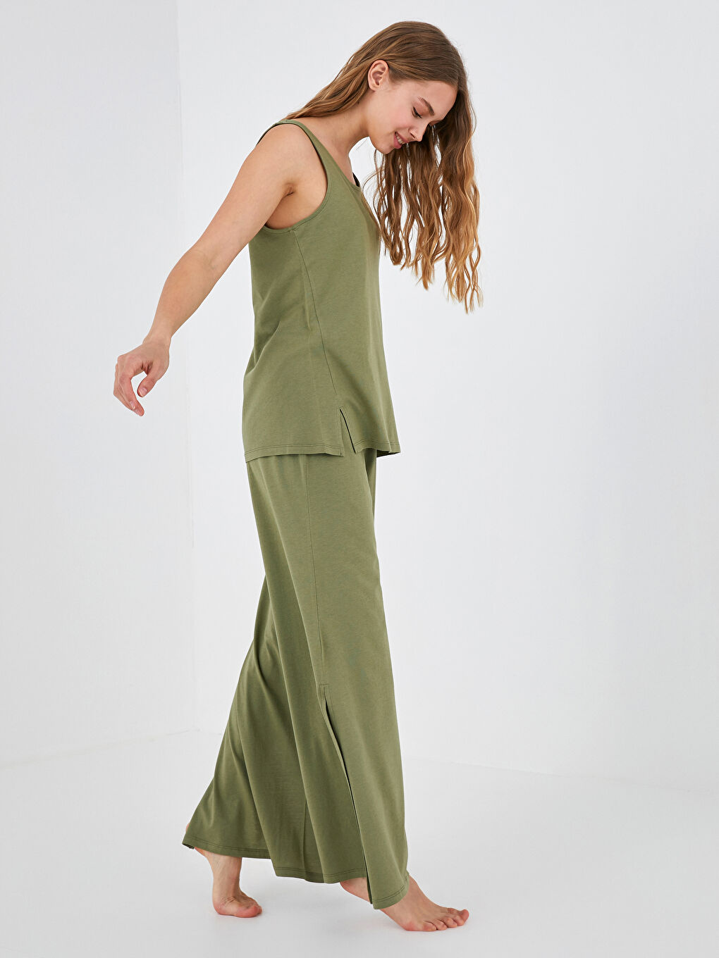 LCW DREAM Ensemble de Pyjama Femme À Fines Bretelles et Encolure en U -S1GD44Z8-GUY