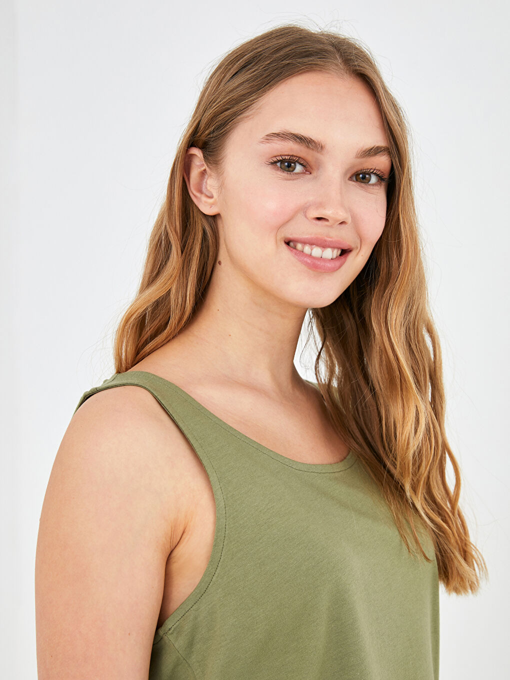 LCW DREAM Ensemble de Pyjama Femme À Fines Bretelles et Encolure en U -S1GD44Z8-GUY