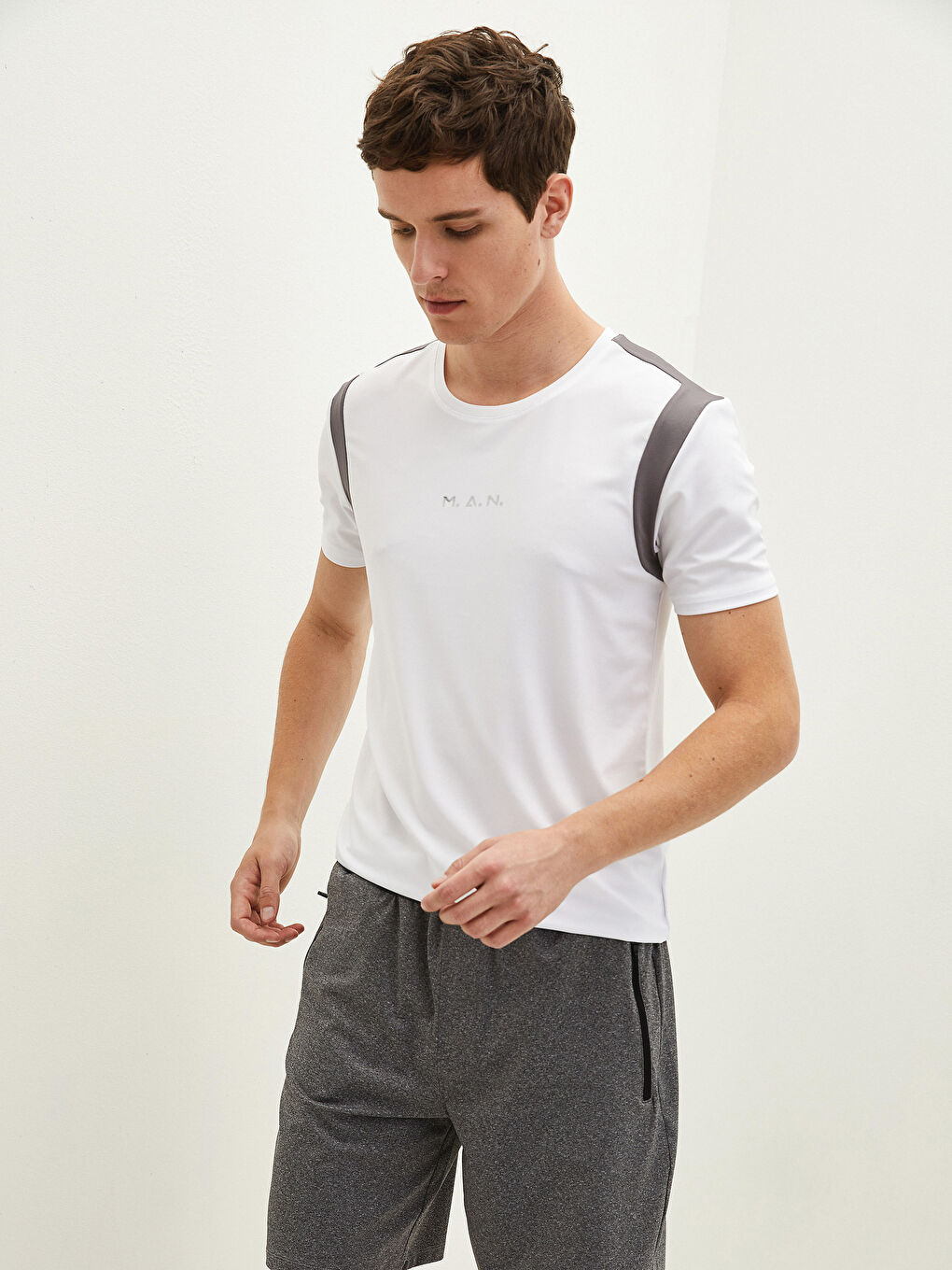 Beyaz Bisiklet Yaka Kısa Kollu Erkek Aktif Spor Tişört-1