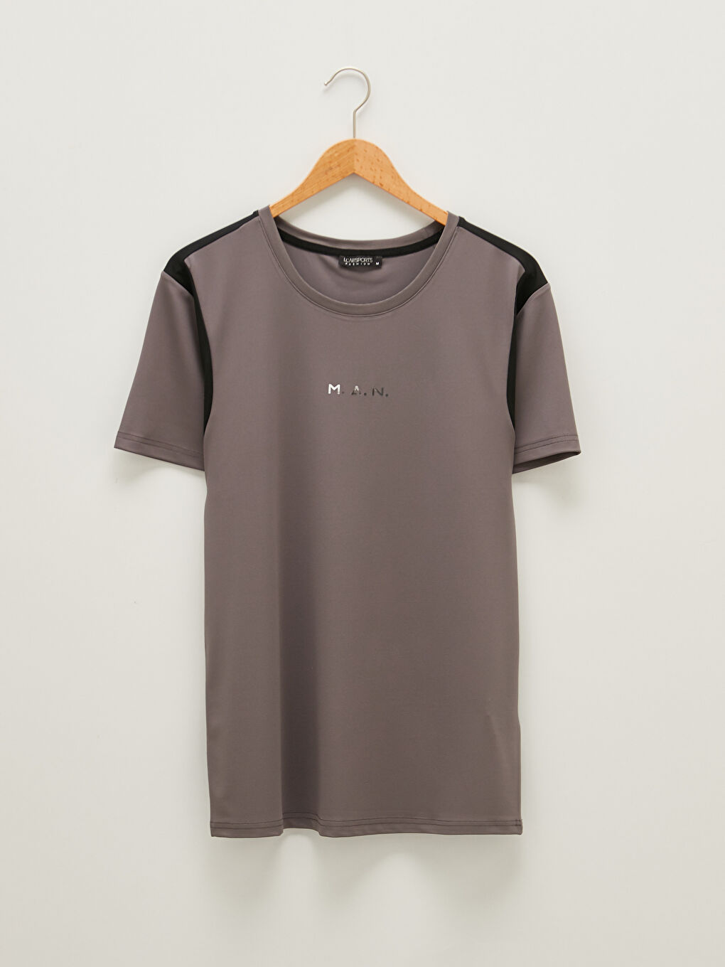 تيشيرت رياضي نشط كم قصير ياقة دائرية للرجال