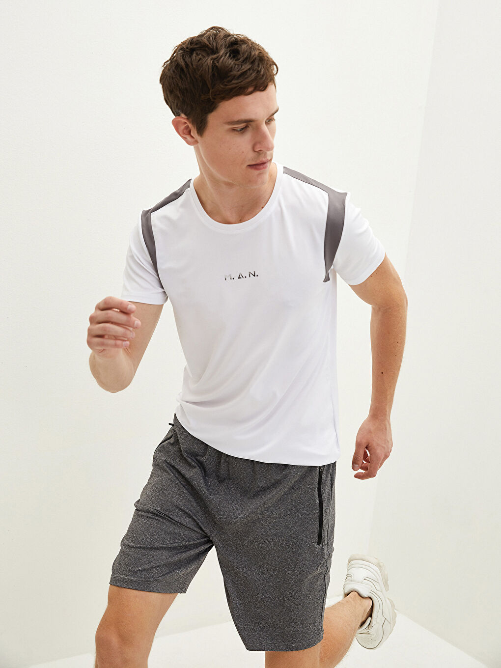 Beyaz Bisiklet Yaka Kısa Kollu Erkek Aktif Spor Tişört