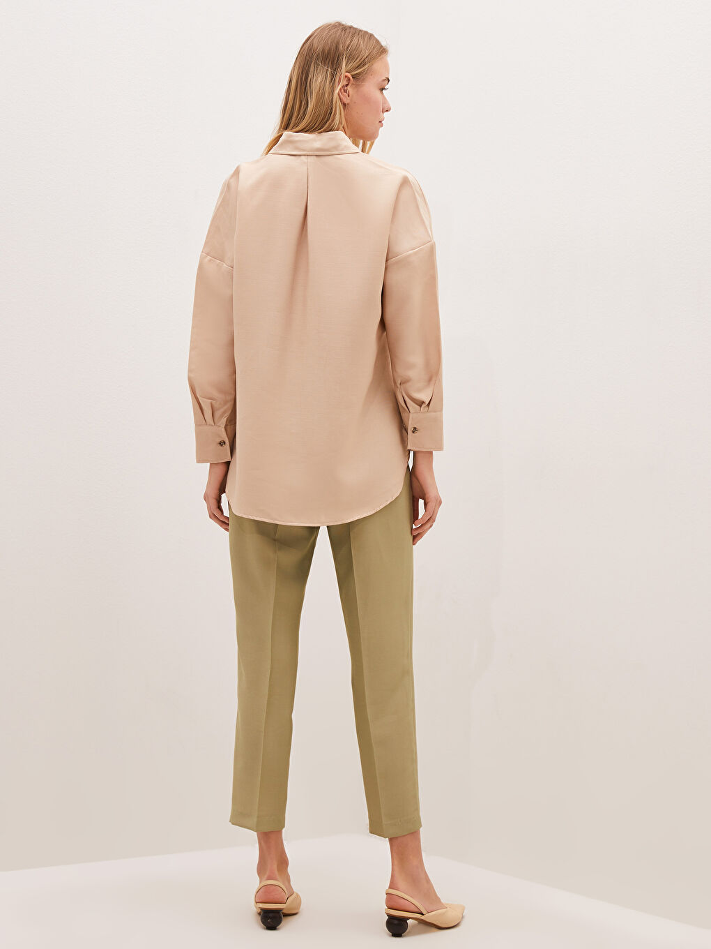 Bej Cep Detaylı Bol Fit Uzun Kollu Kadın Gömlek-1