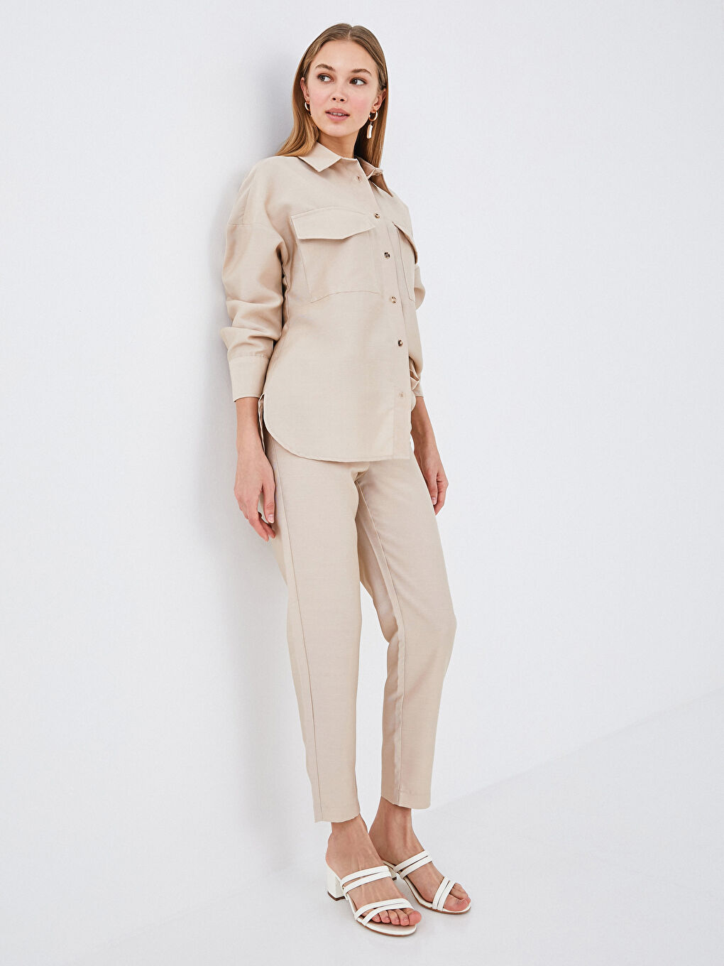 Bej Cep Detaylı Bol Fit Uzun Kollu Kadın Gömlek-4