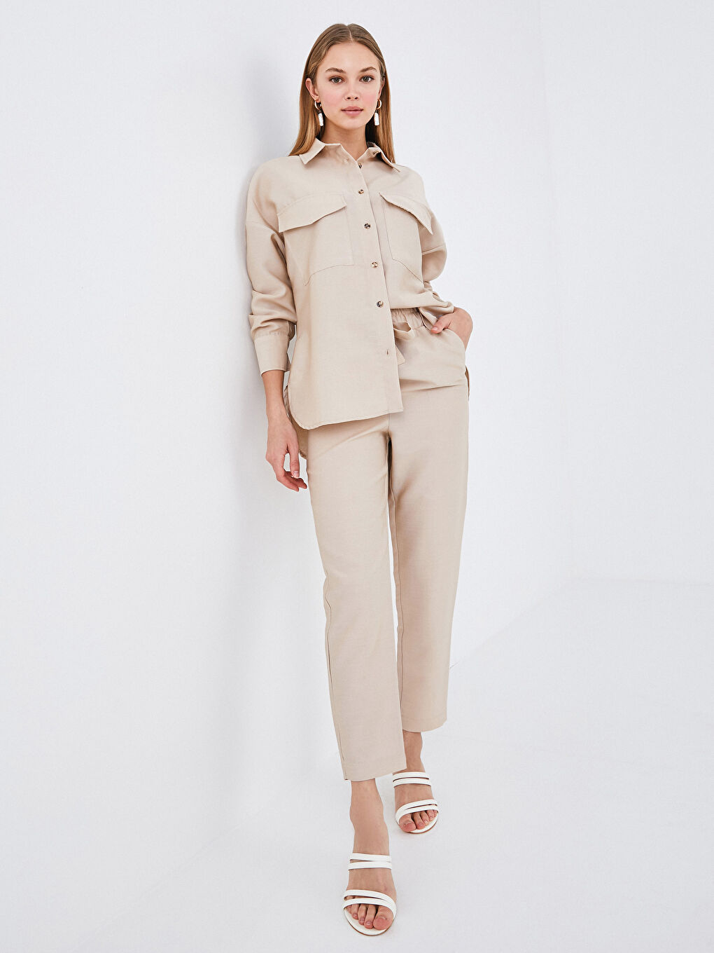 Bej Cep Detaylı Bol Fit Uzun Kollu Kadın Gömlek-5