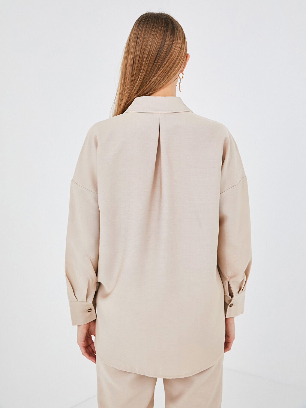 Bej Cep Detaylı Bol Fit Uzun Kollu Kadın Gömlek-6