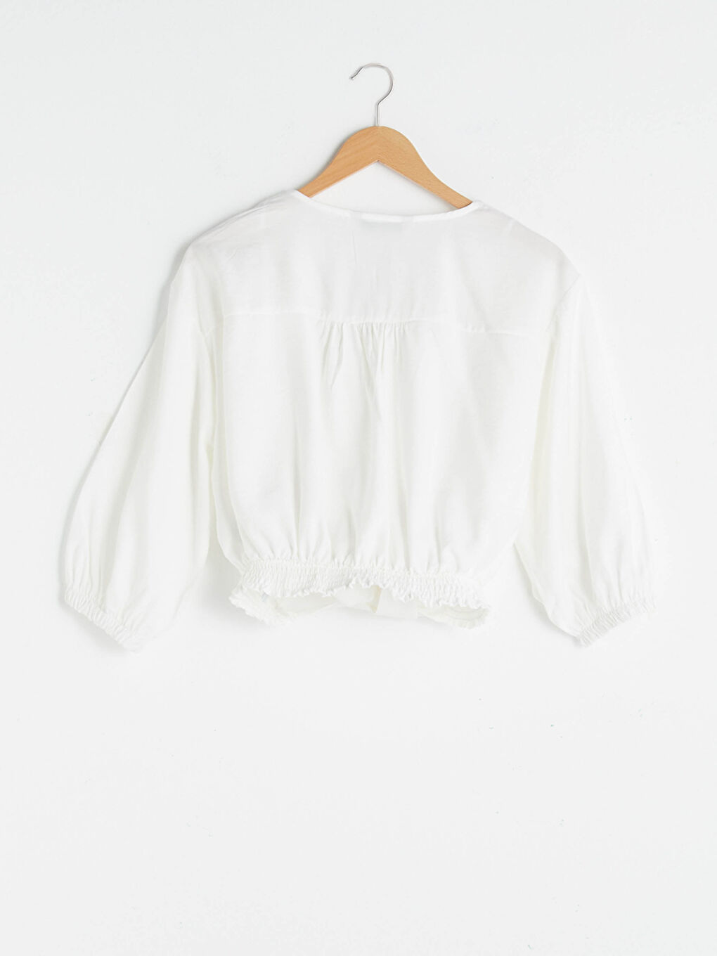 Beyaz V Yaka Düğmeli Bağlama Detaylı Crop Kadın Bluz-6