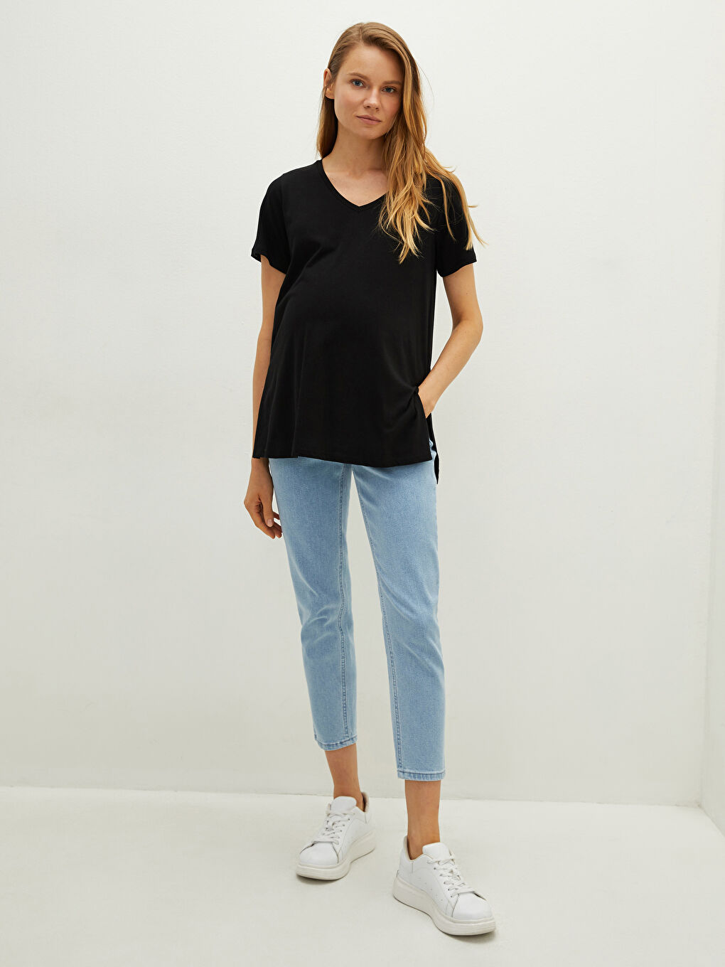 Siyah V Yaka Düz Kısa Kollu Pamuklu Hamile Tişört-3