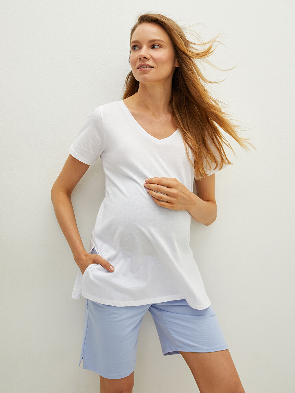 Beyaz V Yaka Düz Kısa Kollu Pamuklu Hamile Tişört