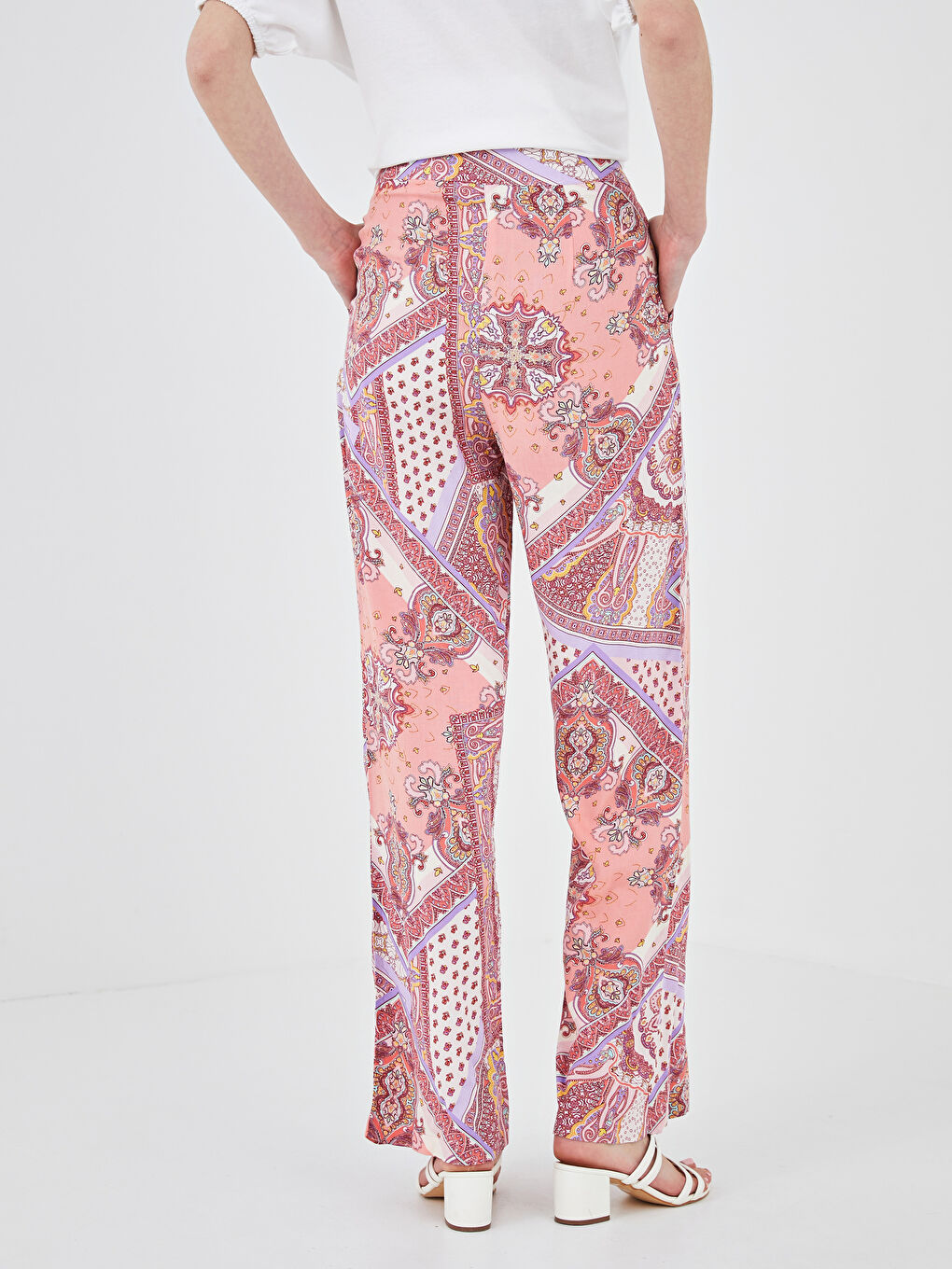 Pocket Detailed Printed Wide Leg Women Trousers-3