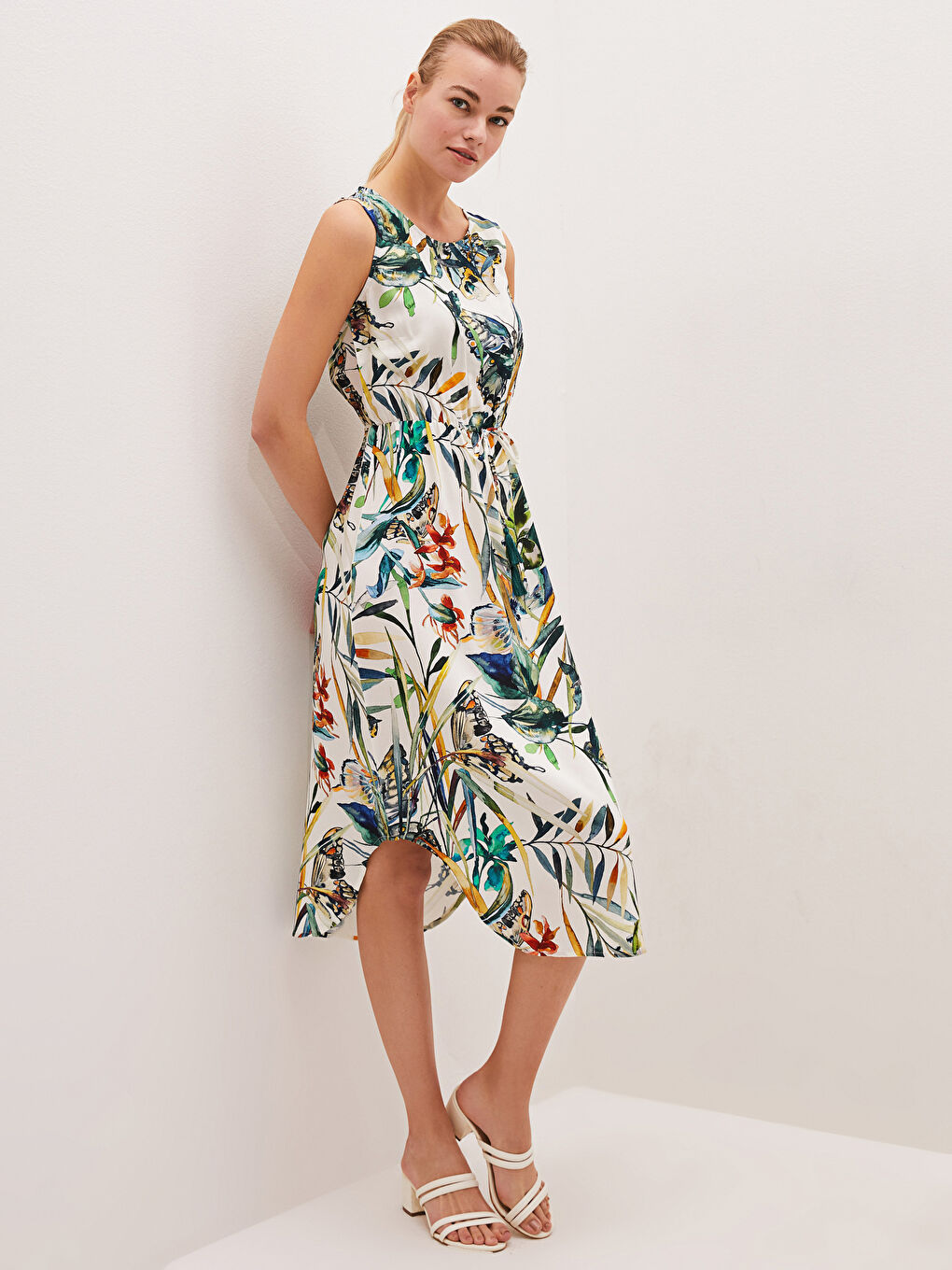 Ekru Bisiklet Yaka Desenli Beli Büzgü Detaylı Viskon Kadın Elbise-5