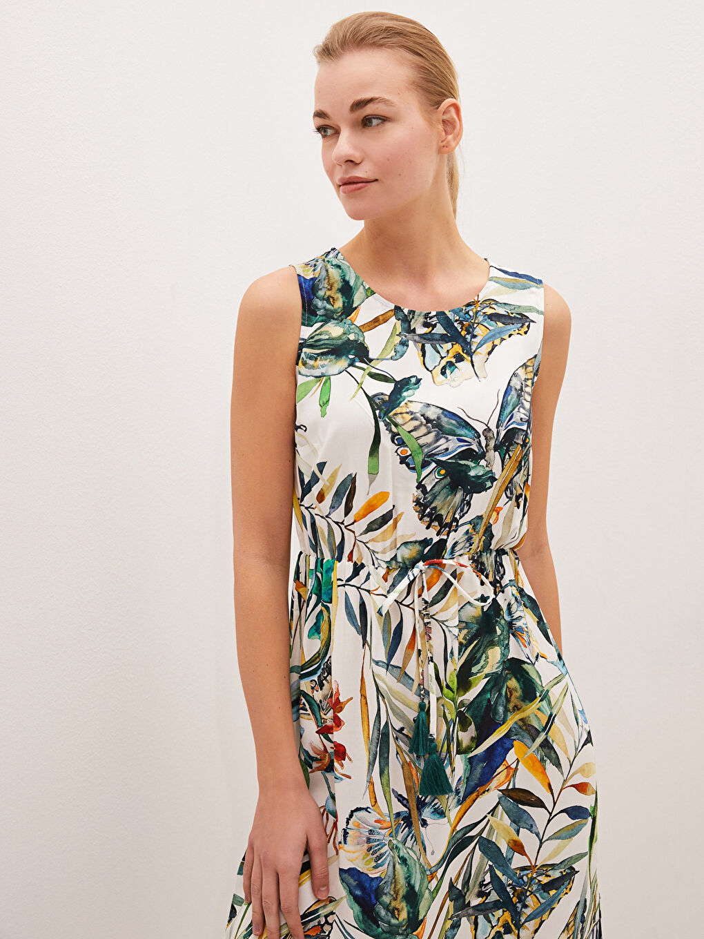 Ekru Bisiklet Yaka Desenli Beli Büzgü Detaylı Viskon Kadın Elbise-7