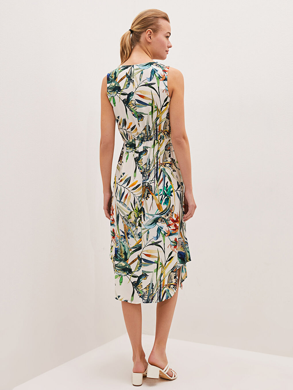 Ekru Bisiklet Yaka Desenli Beli Büzgü Detaylı Viskon Kadın Elbise-9