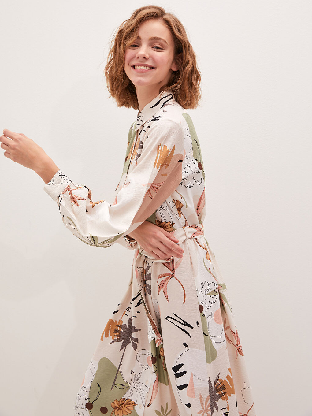 Ekru Gömlek Yaka Çiçek Baskılı Uzun Kollu Beli Kuşaklı Kadın Elbise