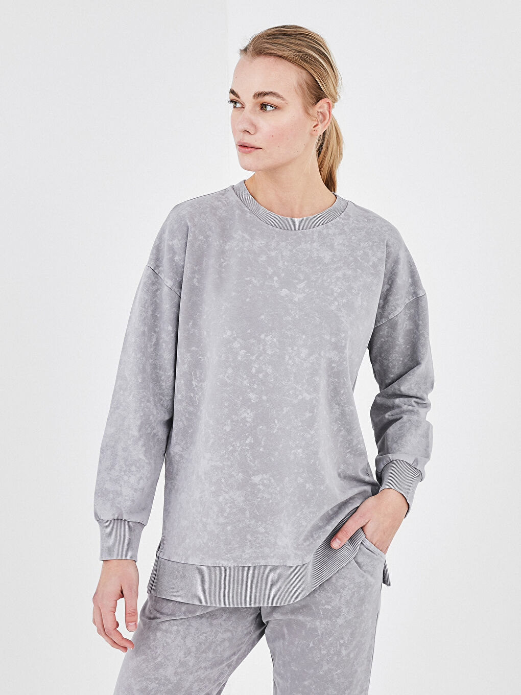 Gri Bisiklet Yaka Batik Desenli Uzun Kollu Kadın Sweatshirt