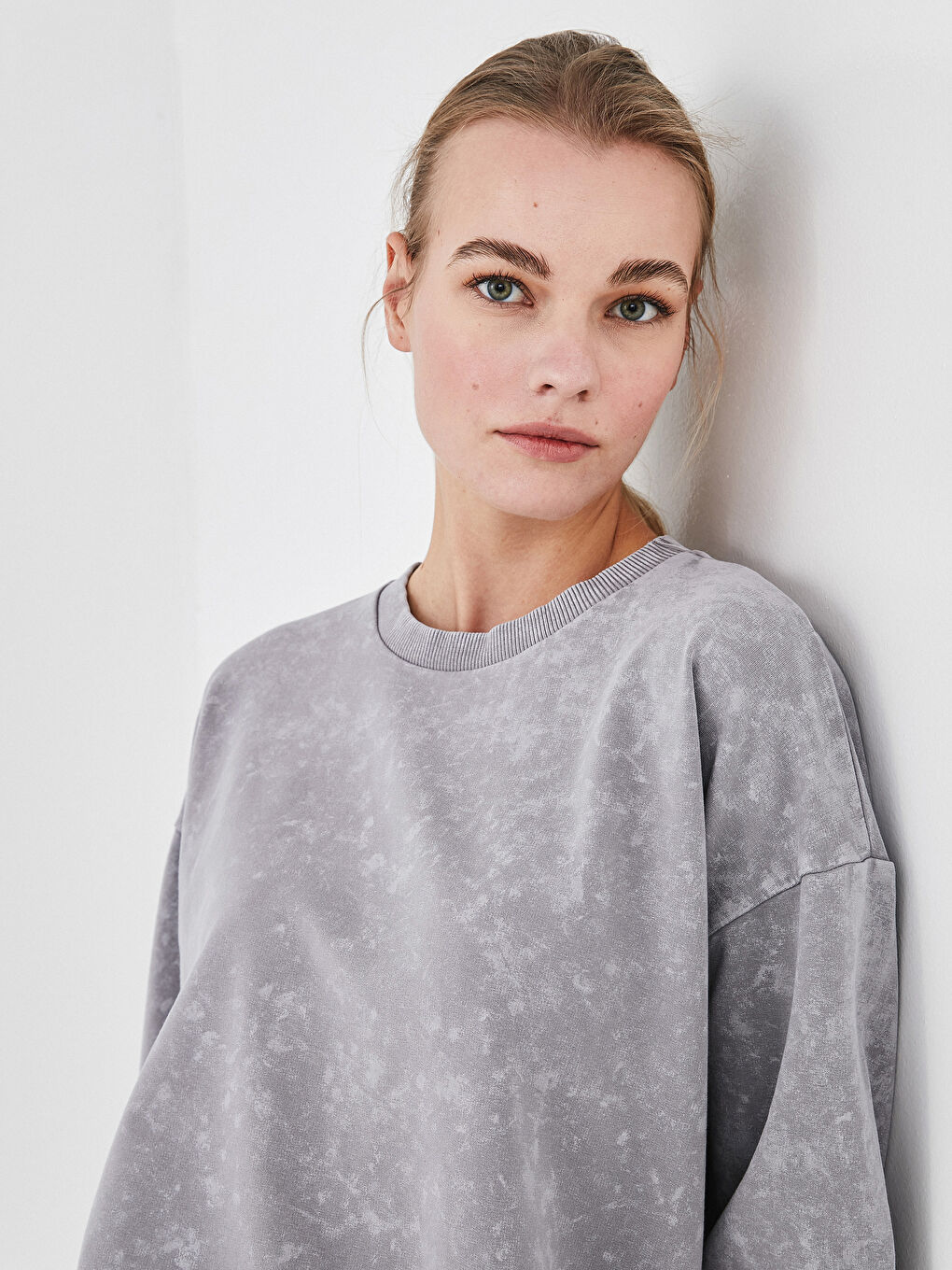 Gri Bisiklet Yaka Batik Desenli Uzun Kollu Kadın Sweatshirt-2